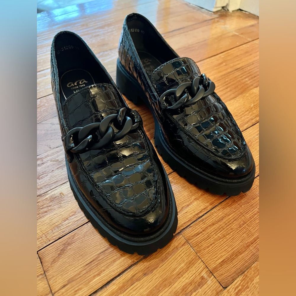 Black Leather Loafers with Chain Accent
